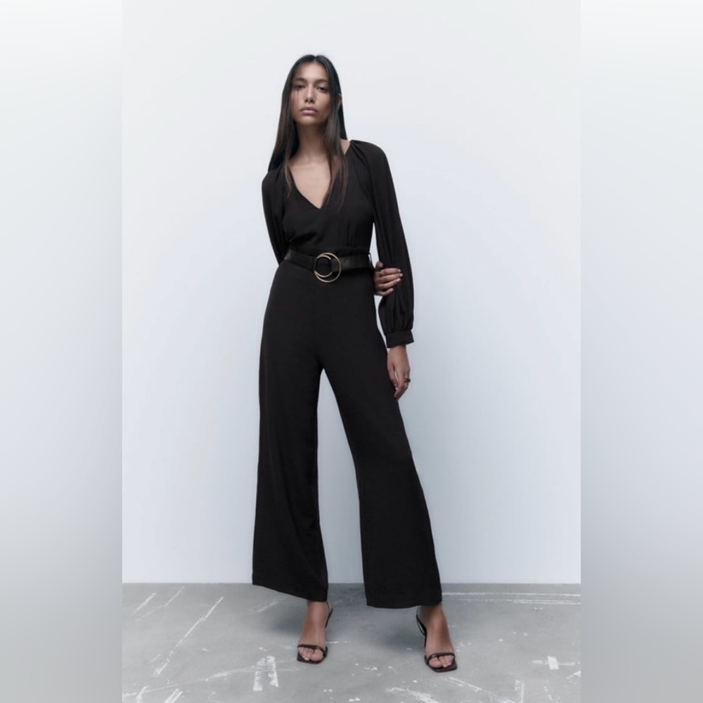 Zara Black Flowy Long Sleeved V-Neck Jumpsuit with Belt